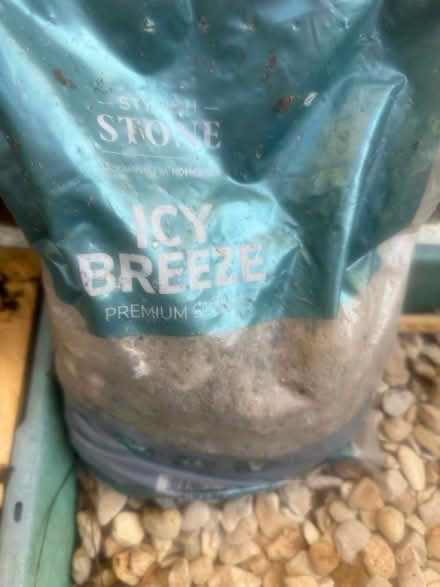 Photo of free various stones shingle (Loudwater) #2