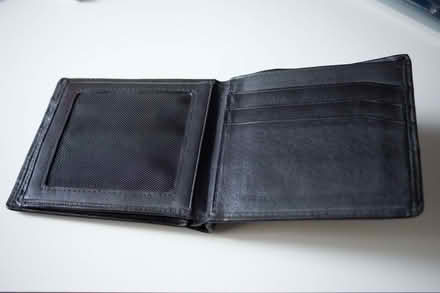 Photo of free Samsonite Black Leather Bi-Fold Wallet (Market Ward CB5) #4