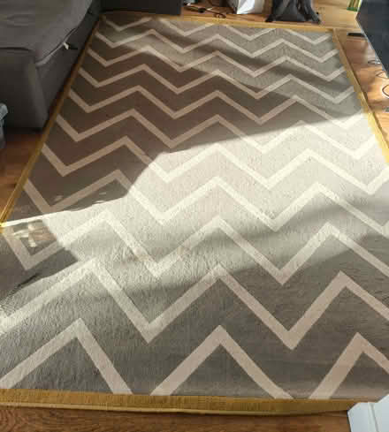 Photo of free Rug 190 X 280cm (Chipping Barnet EN5) #2