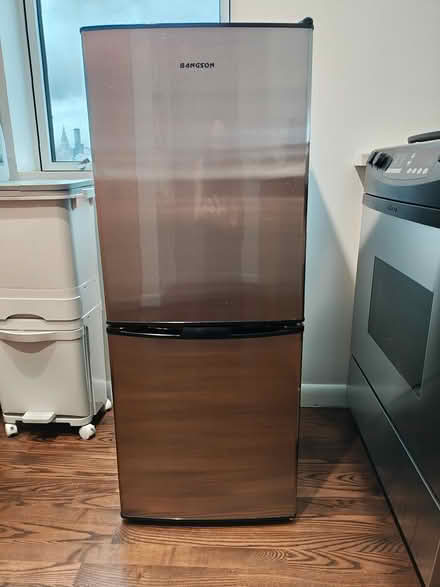 Photo of free Great little fridge/freezer 4 cu ft (West village) #1