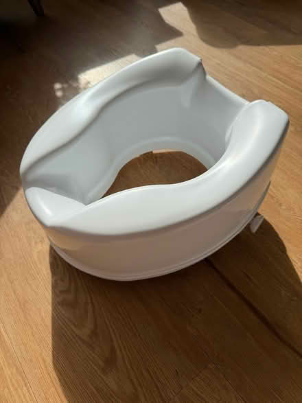 Photo of free Raised Toilet Seat (Harpenden AL1) #3