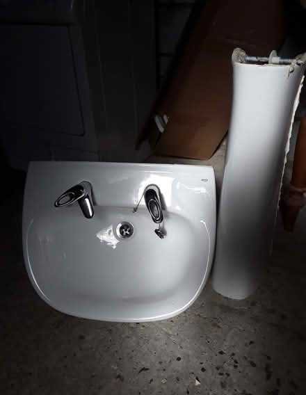Photo of free Pedestal wash basin (Muscliffe bh9 3hr) #1
