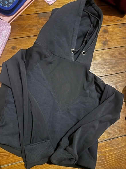 Photo of free Cropped mesh and jersey hoodie (SK3 Stockport) #2