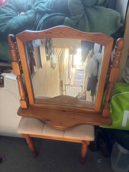 Photo of free Stool (Watford WD18) #1