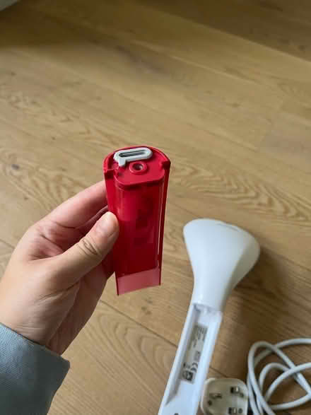 Photo of free Philips hand steamer (Clifton BS8) #4