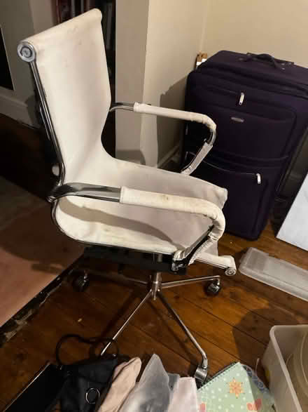 Photo of free swivel chair needs new top part (SK3 Stockport) #2