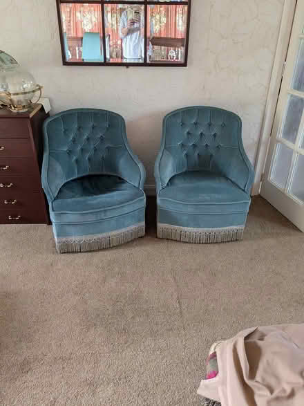 Photo of free Small bedroom type sofa and chairs (Guildford GU2) #1