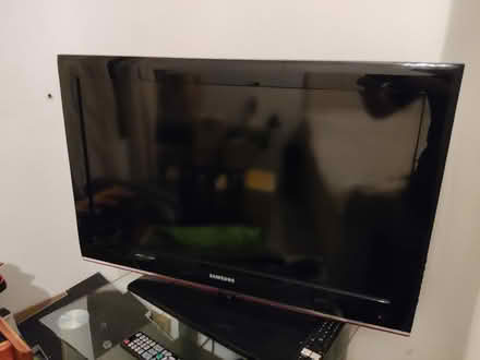 Photo of free 32" Samsung dumb TV (Great Moor SK2) #1