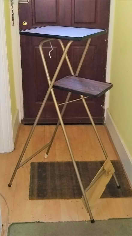 Photo of free Projector stand (KT3 3AA) #1