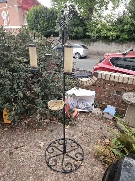 Photo of free Standalone bird feeder (Saint Thomas Ward EX2) #1