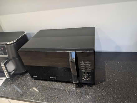 Photo of free Samsung Microwave (needs new panel) (Elmer's end BR3) #1