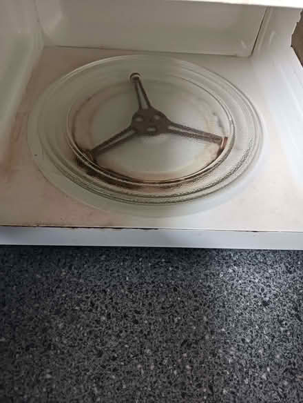 Photo of free Delonghi 800w Microwave (Bournes Green SS2) #1