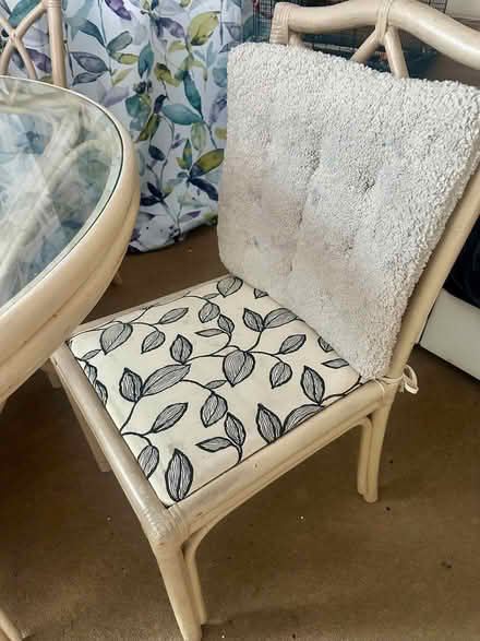 Photo of free Round dinner table and 6 chairs (London Colney AL2) #3