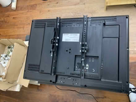 Photo of free Sharp 32 inch LCD TV + wall mount (West Finchley station N3) #3