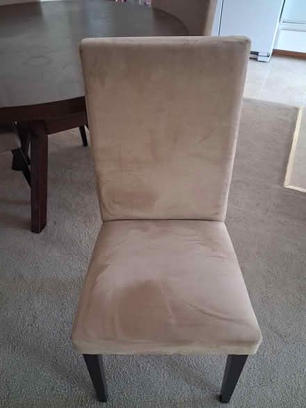 Photo of free Round dining table & 4 chairs (Dublin, off Village Pkwy) #3