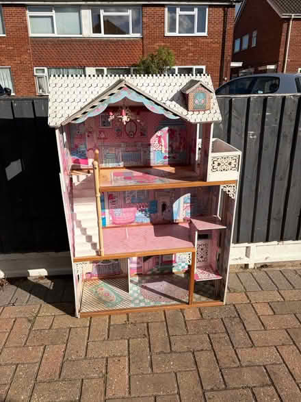 Photo of free KidKraft Annabelle Wooden DollHouse (Addlestone KT15) #1