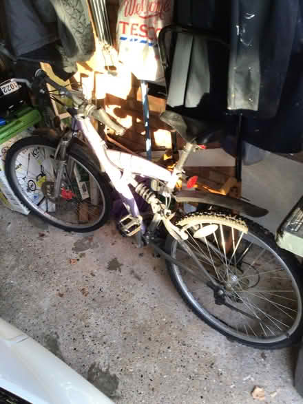 Photo of free Girls Bike (Bennetts End HP3) #1