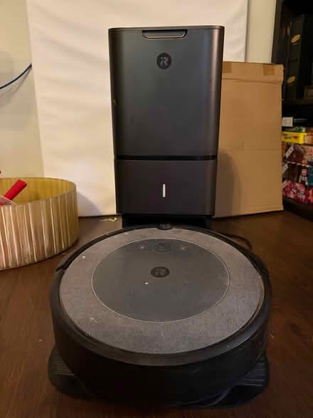 Photo of free iRobot vacuum cleaner (used) (Kanata/Stittsville) #1