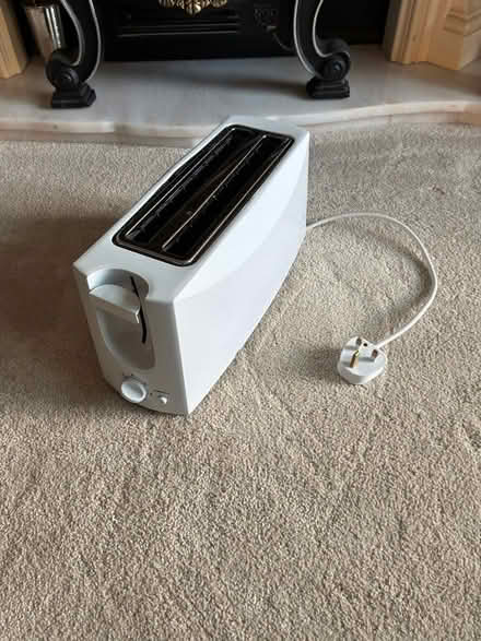 Photo of free White 4 slice toaster (Penland Wood TN40) #1