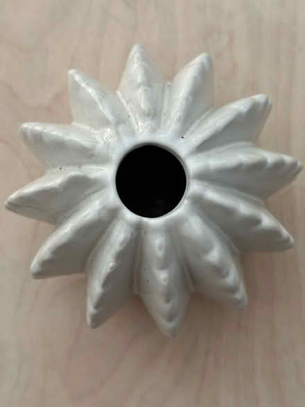 Photo of free White glossy bud vase ornament (Peckham SE15) #1