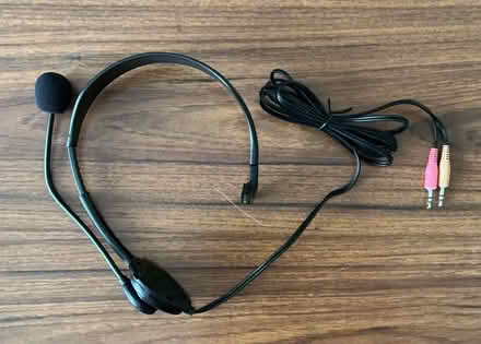 Photo of free Headset with microphone (Oadby Lodge Farm LE2) #1