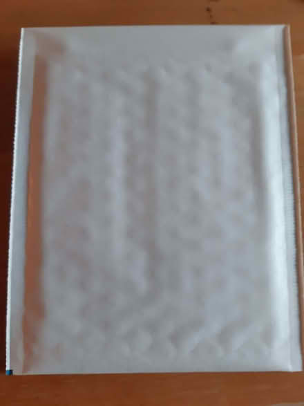 Photo of free A box of A/000 padded envelopes (11cm x 16cm) (Davidson's Mains EH4) #2