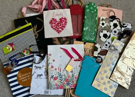 Photo of free gift bag selection (Aigburth L17) #1