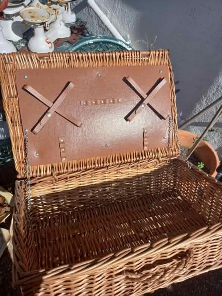 Photo of free Large hamper basket (Roundhill area brighton BN2) #1