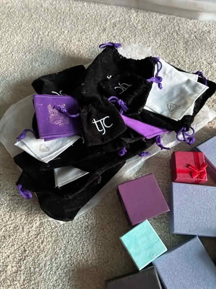 Photo of free Jewellery boxes and velour pouches (Penland Wood TN40) #2