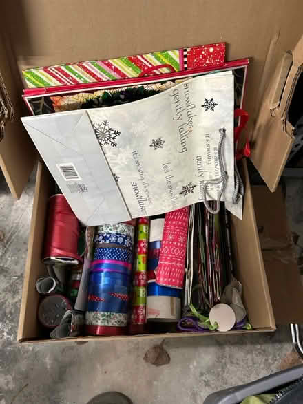 Photo of free Gift wrapping supplies (Skokie) #2