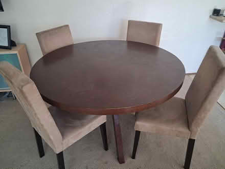 Photo of free Round dining table & 4 chairs (Dublin, off Village Pkwy) #1