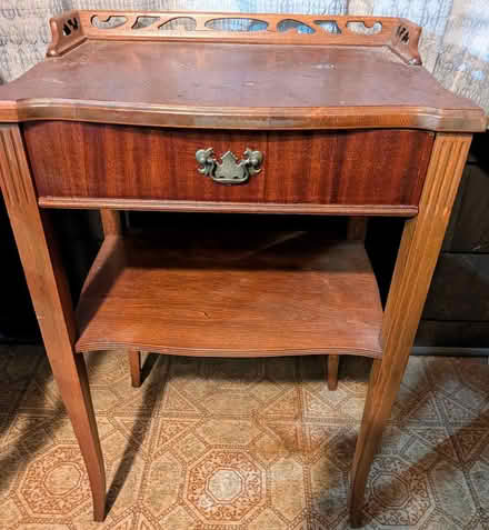 Photo of free small table (Anna st in Teaneck) #1