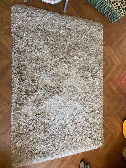 Photo of free White Rug 133x195 cm (Croydon SE25) #1
