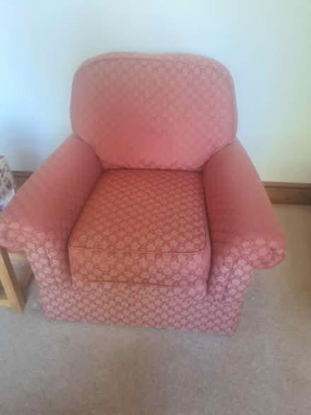 Photo of free settee and chairs (De22 2HQ) #4