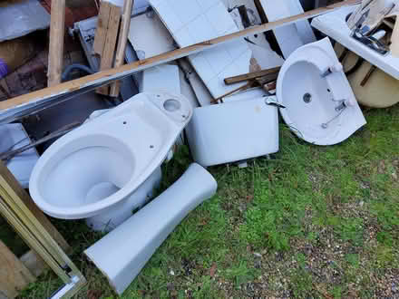 Photo of free Bath, lavatory and bidet (Bexhill on Sea TN40) #4