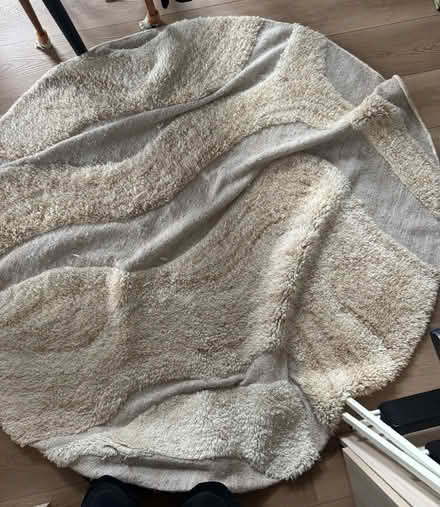 Photo of free round rug (Astoria) #1