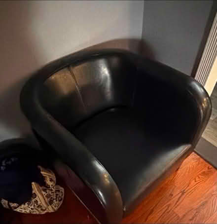 Photo of free Leather seat (Yonkers) #1