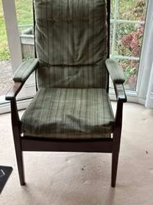 Photo of free old-fashioned wooden chair (How Wood AL2) #1