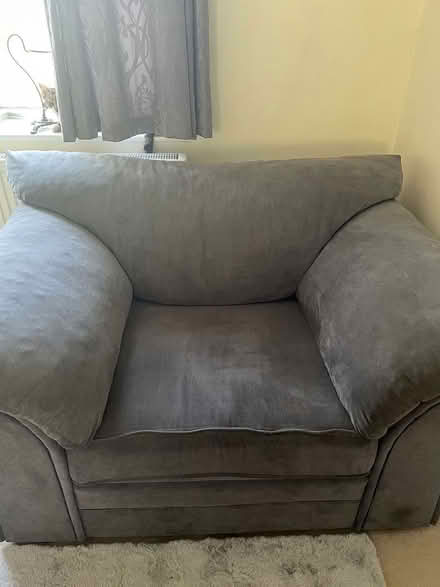 Photo of free Large cuddle chair l (Hp52az) #1