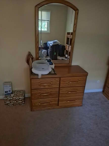 Photo of free Dressers, end tables,tv stand (135th & will cook) #1