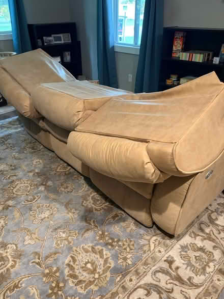 Photo of free Electric recliner couch (Near Seven Mile and Farmington) #3