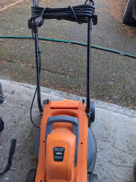 Photo of free Lawnmower needs new blade (Headington OX3) #1