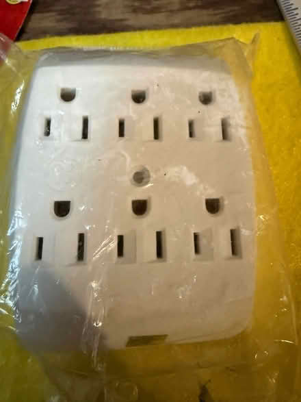 Photo of free 6-Outlet Plug, 3-Prong (Terra Linda) #1
