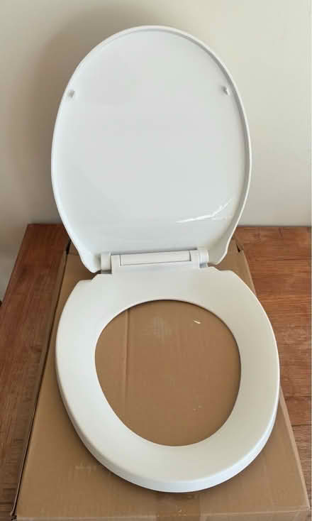 Photo of free Brand new toilet seat (N10 near Colney Hatch Lane) #1