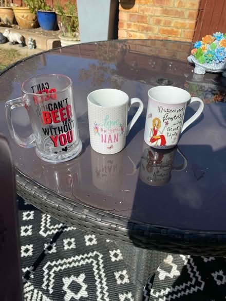 Photo of free 2 cups 1 glass plus a pretty dish (TW14 bedfont) #1