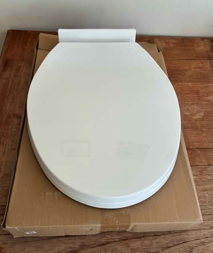 Photo of free Brand new toilet seat (N10 near Colney Hatch Lane) #2