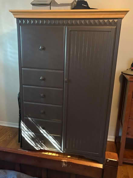 Photo of free Bedroom Set (Northbrook, IL) #4