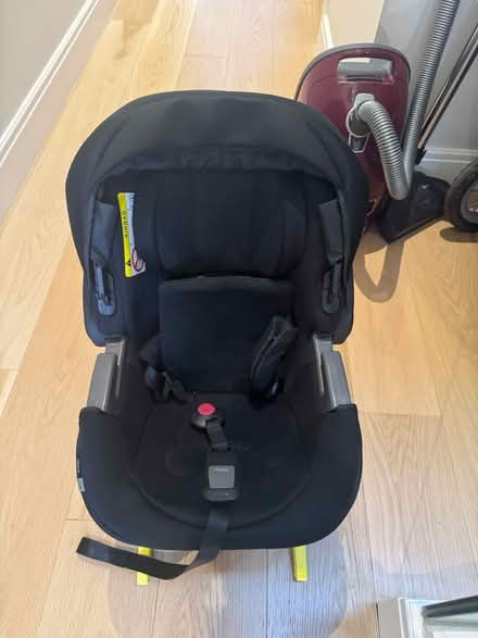 Photo of free Baby car seat (W12) #1