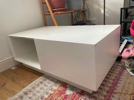 Photo of free White coffee table (SE264EU) #2