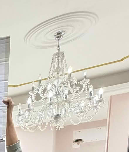Photo of free There are mirrors, a large chandelier and cabinets. (St. John's Wood NW8) #4